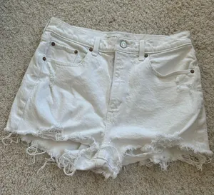 Abercrombie and Fitch The Mom Short High Rise thumbnail 1