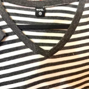 BDG Gray & White Striped T-Shirt Sz L thumbnail 2