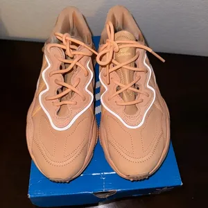 Adidas Ozweggo Peach Size 5 1/2 kids Size 7.5 women thumbnail 2