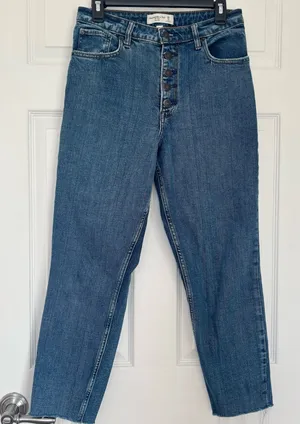 Abercrombie Curve Love High Rise The Mom Jean thumbnail 1