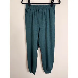 Quince FlowKnit Highrise Boyfriend Performance Joggers Heathered Green XS thumbnail 2