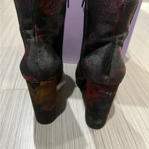 NWT Madden Girl Gigg Floral Velvet Block Heel Ankle Boots Women’s Size 8 thumbnail 6
