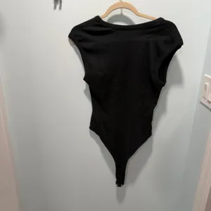 Universal‎ Thread Bodysuit Black Medium Ribbed V-Neck Sleeveless Casual thumbnail 5