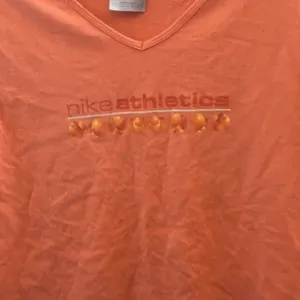FINAL MARKDOWN Ladies Nike tee medium thumbnail 2
