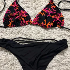 Rip-Curl Black Red and Pink Floral Beaded Bikini Set Size M thumbnail 2