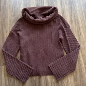 Amazon Sweater thumbnail 1