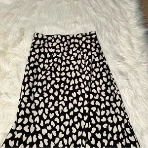 Ann Taylor Women's Size XS Pull On‎ A-Line Skirt Black White Heart Print Midi thumbnail 7