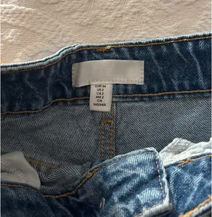 H&M Denim High-Waisted Jean Shorts thumbnail 4
