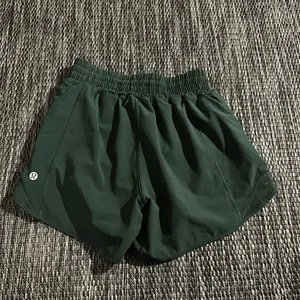 Lululemon Hotty Hot High-Rise Lined Short 4" thumbnail 2