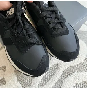 237 Black Running Sneakers Size 6 NEW thumbnail 2