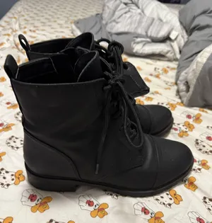 Black boots Size 8 thumbnail 2