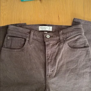 A&F Ultra High Rise 90s Straight Jean in Brown - 26S Curve Love thumbnail 9