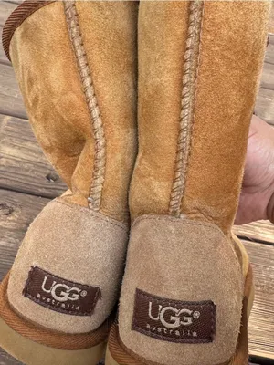 UGG Australia Classic Short Chestnut Sheepskin Boots Women’s Winter Boots thumbnail 4
