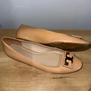 Tory Burch Gigi Pump Soft Patent Leather Heels | Beige | Women’s Size US 10.5‎ thumbnail 4