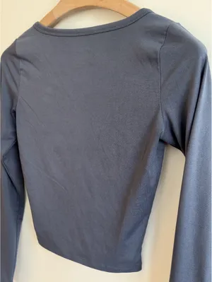 Hollister Must-Have Collection Soft Stretch Henley Crop Top Blue Size Small thumbnail 5