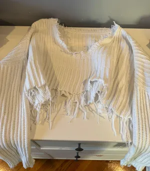 White Long Sleeve Cropped Sweater Size M thumbnail 1