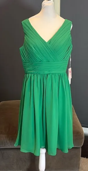 Women’s Green Chiffon V-Neck Short Formal Party Dress Zip Up Back Size L NWT thumbnail 1