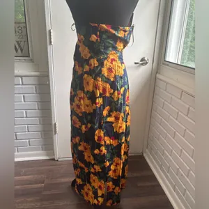 Tuckernuck NEW WITH TAGS Hyacinth House‎ Margot Ruffle Strapless Midi Dress thumbnail 5