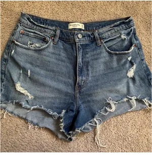 Abercrombie & Fitch | medium wash distressed the mom short high rise curve love thumbnail 1