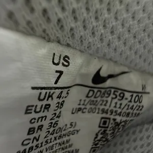 Nike Air Force 1 Women's White Low Top Lace Up Athletic Sneakers Shoes Size 7 thumbnail 6