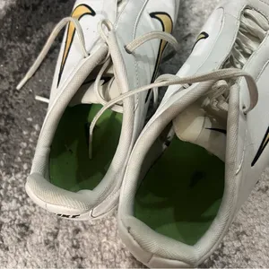 Nike Sneaker thumbnail 3