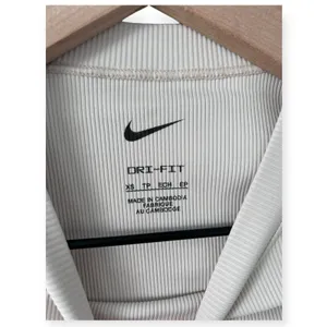 Nike Zenvy Rib Women's Short-Sleeve Cropped Top XS Light Orewood Brown/White thumbnail 7