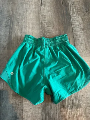 Lululemon Hotty Hot 2.5" Shorts thumbnail 2