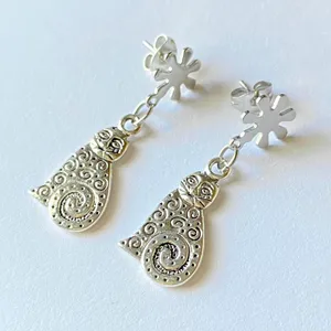antique silver tone cute boho cat stainless steel flower earrings🌸simple yet cute🐈💙 thumbnail 3