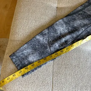 LULULEMON Stop Drop &‎ Squat Tight In Area Ice Grey Size 6 thumbnail 11