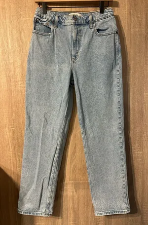 Abercrombie & Fitch The 90’s Straight Ultra High Rise Jeans Size 28 Light Wash thumbnail 1