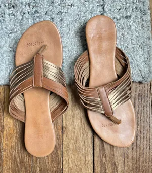 •Andrea strappy gold flat sandal• Size 8 thumbnail 1