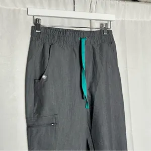 NWT Figs Woman’s Zamora Gray High Waisted Scrub Pants Size XS Petite‎ thumbnail 3
