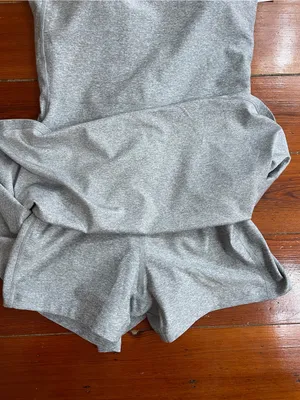 NWT Old Navy Active Cloud + Strappy Athletic Dress Shorts Bra Gray Sz L 🧡🎀 thumbnail 7