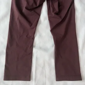 Lululemon Women Size 8 Burgundy Crop Capri Leggings Yoga‎ Pilates Athletic Pants thumbnail 6