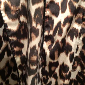 Victoria’s Secret cheetah leopard animal print pajama top brown size medium FLAW thumbnail 3