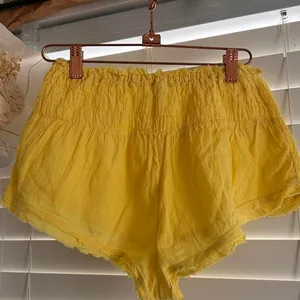 Anthropologie yellow gauzy smocked flowy micro shorts size XXS thumbnail 3