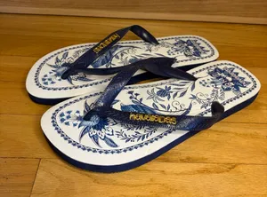 Havaianas Farm Rio Women’s Navy & White Floral Nina Flip Flops - Size 11 / 12 thumbnail 1