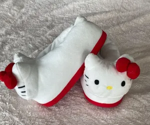 Hello Kitty Slippers thumbnail 1