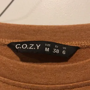 C.O.Z.Y Tan Crewneck Sweater Size M thumbnail 2