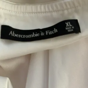 Abercrombie & Fitch Wedding Gown Sz XL Winter White Cut Out Back Slit Side Satin thumbnail 7