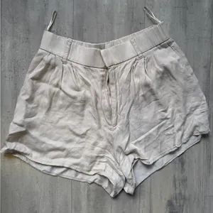 Zara Cream Elastic Waist Shorts thumbnail 1