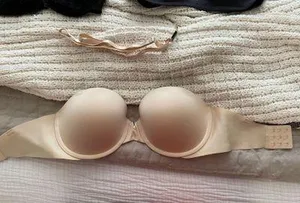 Victoria's Secret Brand new Strapless Bra thumbnail 1