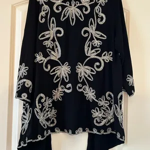 Lauren Michelle Black Top Cardigan with white embroidered Details.Sz L thumbnail 2