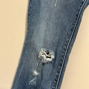 Levi's knee rip blue wash jeans size 24 thumbnail 3