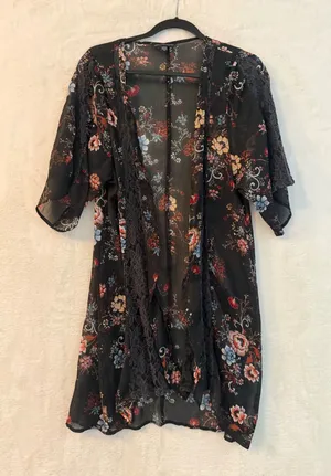 American‎ Eagle Floral Kimono Womens Medium Black Sheer Lace Trim Chiffon Wrap thumbnail 1