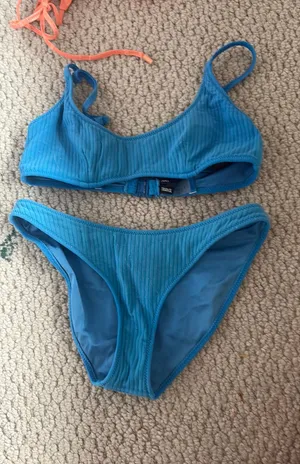 Triangl Bikini thumbnail 1