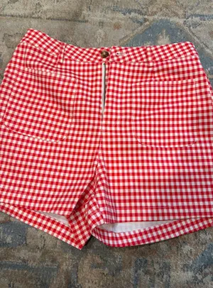 red gingham shorts Size M thumbnail 1
