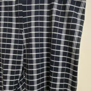 Amanda + Chelsea Women’s Plaid Capri Pants Size 19W Black White Waist 28” thumbnail 2
