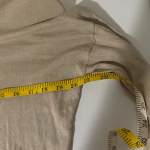 Banana Republic Cashmere Silk crew neck sweater | capsule wardrobe | old money thumbnail 7