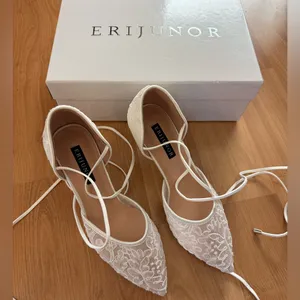 NIB Erijunior White Bridal Wedding Lace Tie Heels size 6 thumbnail 3